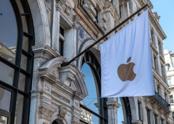 Apple sufre su peor caída desde abril tras retraso de Siri y presión regulatoria