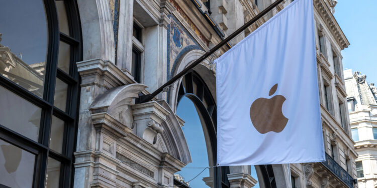 Apple sufre su peor caída desde abril tras retraso de Siri y presión regulatoria