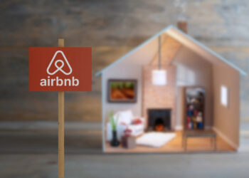 Airbnb deslumbra con ganancias récord y pronóstico alcista