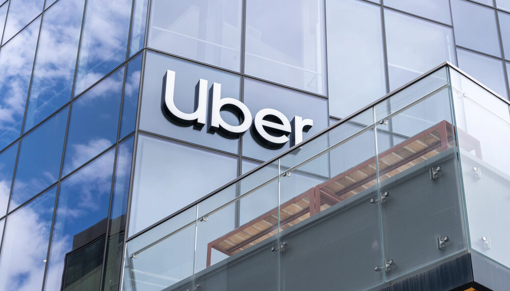 Uber acelera sus ingresos, pero enfría al mercado con una guía prudente para 2026