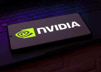 Nvidia tropieza en bolsa tras dudas sobre su ambiciosa apuesta por OpenAI