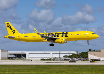 Spirit Airlines reduce su flota y reincorpora 500 auxiliares en plena reestructuración