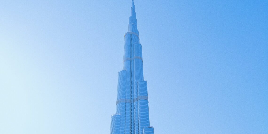 ¿Qué pasa en Dubai?: El aeropuerto y dos icónicos hoteles bajo fuego iraní