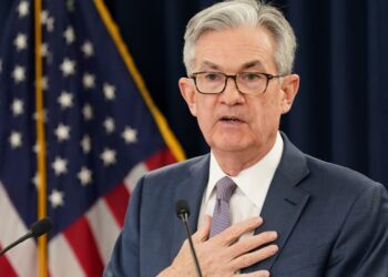 Senador Tillis frena maniobra para salvar la nominación de Warsh y exige resolver investigación contra Powell