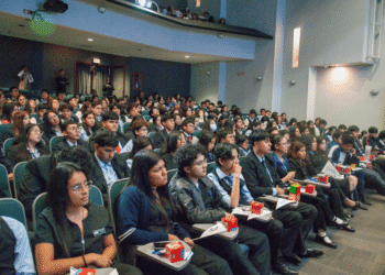 A los 19 años lanzó una startup con IA y se convirtió en símbolo del impacto regional