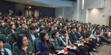 A los 19 años lanzó una startup con IA y se convirtió en símbolo del impacto regional