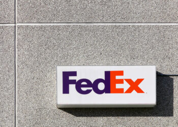 FedEx supera previsiones y eleva su guía para 2026 impulsada por eficiencia operativa