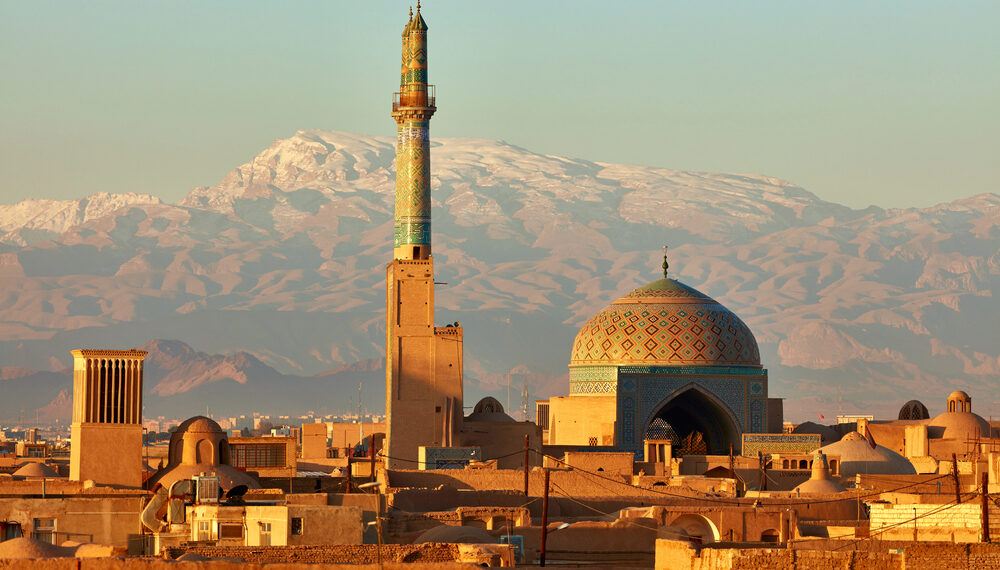 Hijo del ayatolá fallecido emerge como favorito para liderar Irán