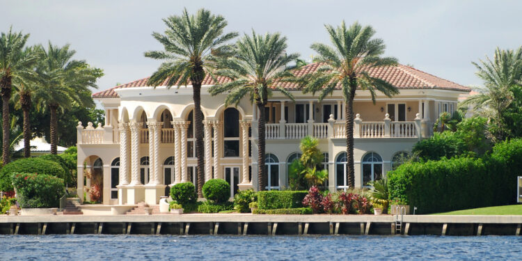 California domina los códigos postales más caros de EE.UU., según nuevo análisis inmobiliario