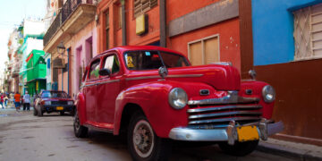 Trump explora un acuerdo económico con Cuba que podría flexibilizar viajes y sanciones