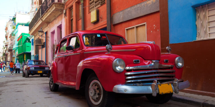 Trump explora un acuerdo económico con Cuba que podría flexibilizar viajes y sanciones