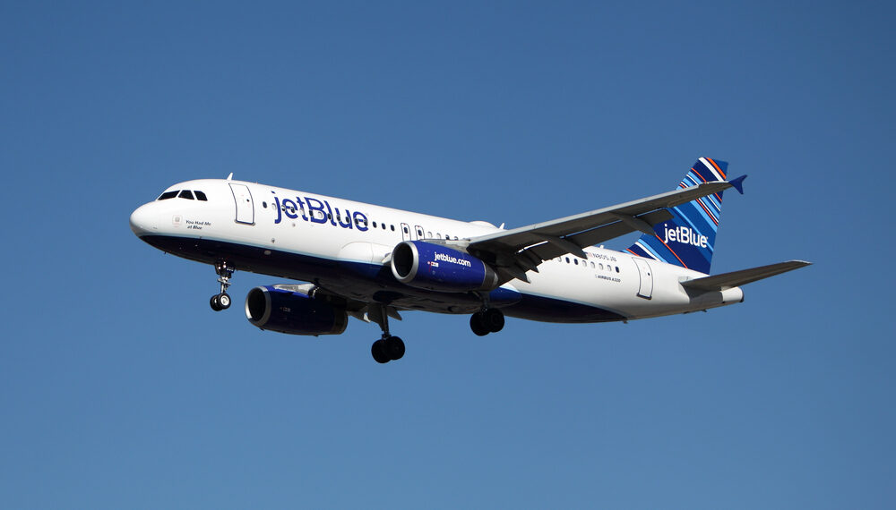 JetBlue reanuda sus vuelos tras breve suspensión nacional solicitada por la aerolínea