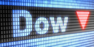 El Dow Jones cae casi 800 puntos mientras el petróleo supera los $80 por barril