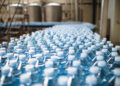 Retiran más de 650,000 botellas de agua en EE.UU. por condiciones insalubres de producción