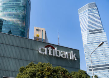 Irán declara a bancos de EE.UU. en Oriente Medio como “objetivo legítimo”