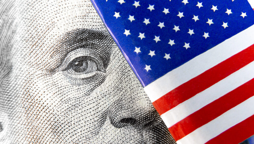 La economía de EE. UU. se frena: El PIB cae al 0.7% mientras la inflación persiste