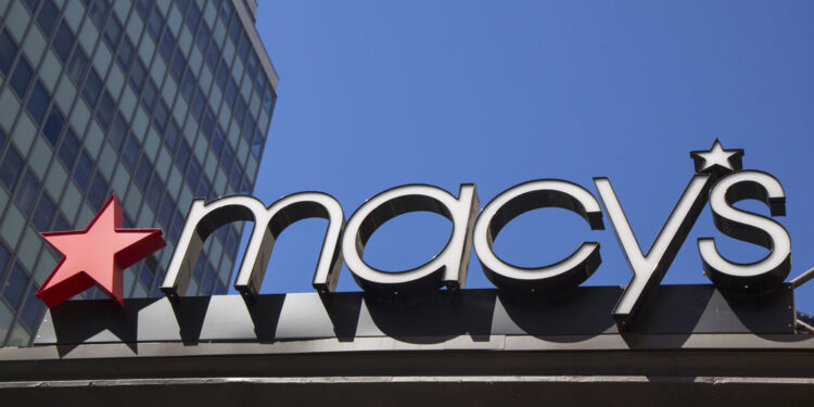 Macy’s supera expectativas trimestrales, pero anticipa menor crecimiento en 2026
