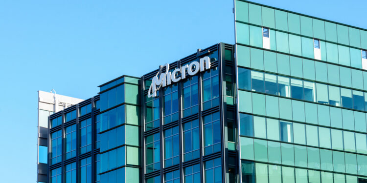 Micron dispara ingresos y rompe previsiones gracias al auge de la inteligencia artificial, pero la acción cae tras resultados