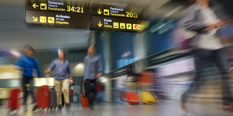 Escalada en las tarifas aéreas: El costo de viajar se duplica por el conflicto en Irán