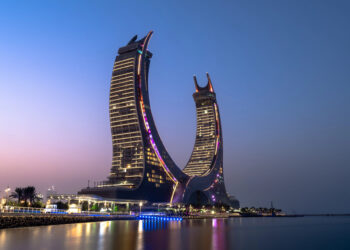 Qatar paraliza su producción de GNL tras ataques iraníes y el gas en Europa se dispara hasta 45%