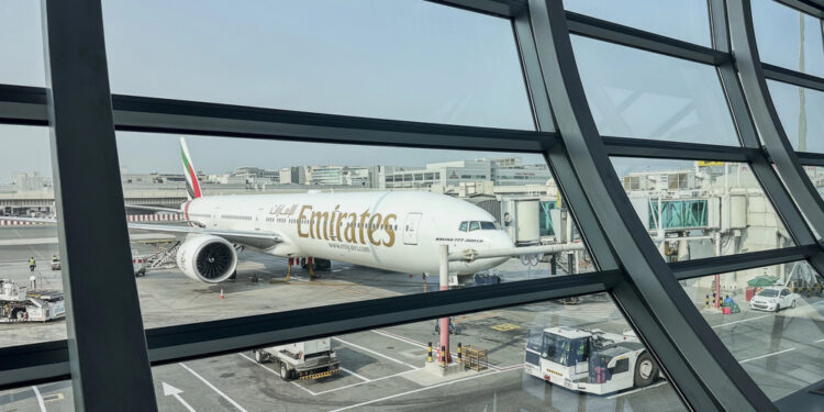 Espacio aéreo cerrado en Oriente Medio paraliza la aviación y deja miles de pasajeros varados