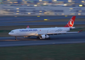 Turquía extiende cancelaciones de vuelos a Medio Oriente debido al conflicto con Irán