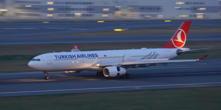 Turquía extiende cancelaciones de vuelos a Medio Oriente debido al conflicto con Irán