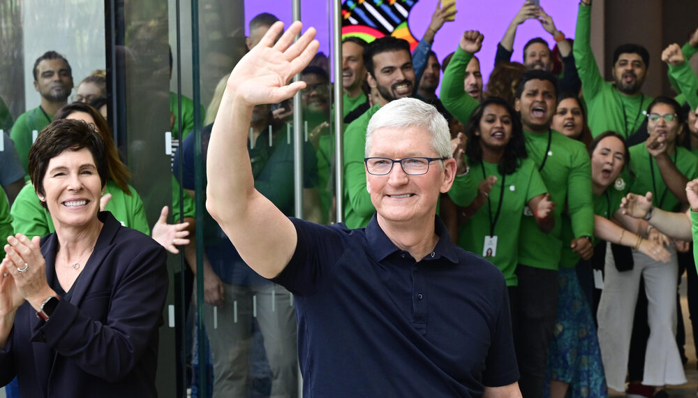 Tim Cook descarta su retiro y busca calmar dudas sobre el rumbo de Apple