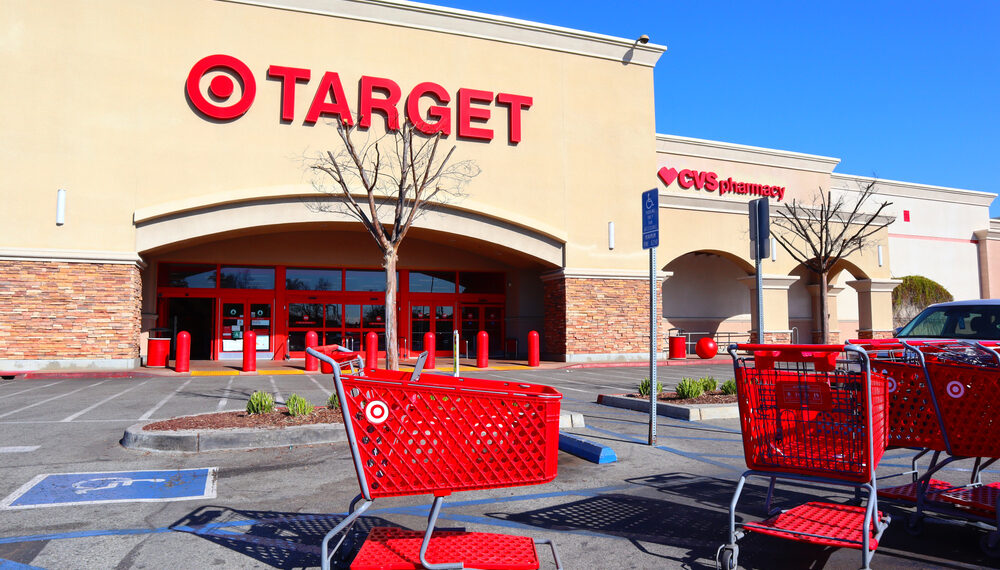 Target supera previsiones de ganancias y confía en retomar el crecimiento de ventas este año