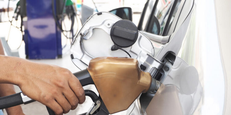 Washington proyecta caída del precio de la gasolina mientras el conflicto con Irán sacude el mercado energético