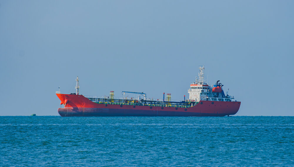 Irán hace dura advertencia a quien se atreva a transitar el Estrecho de Ormuz