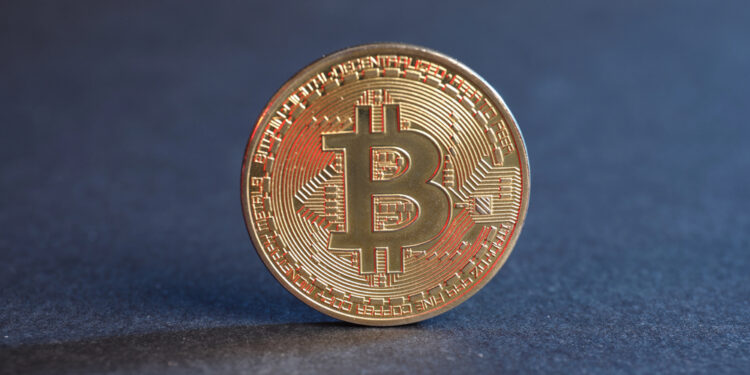 Trump respalda a las criptomonedas en disputa con la banca por los rendimientos de las stablecoins