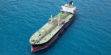 El petróleo supera los $90 por barril tras escalada del conflicto entre EE.UU. e Irán