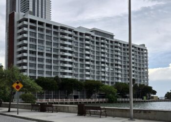 Corte ordena reconstruir torre demolida en Miami y levanta alertas sobre el riesgo para desarrolladores