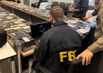 Hackeo al director del FBI expone vulnerabilidades en correos personales de altos funcionarios