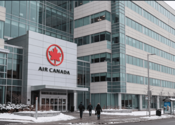 Crisis de gobernanza en Air Canada: El bilingüismo fuerza la salida de su director ejecutivo