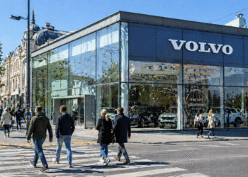Volvo eleva pedidos de camiones un 14% pese a menor rentabilidad y caída en ventas