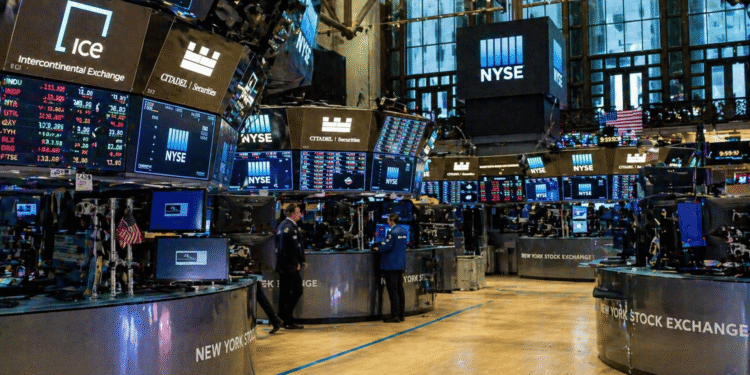 Wall Street marca nuevos récords pese al repunte del petróleo por tensión con Irán