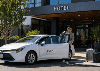 Uber se expande más allá del transporte con hoteles, compras y reservas por voz con IA