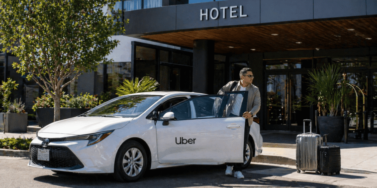 Uber se expande más allá del transporte con hoteles, compras y reservas por voz con IA