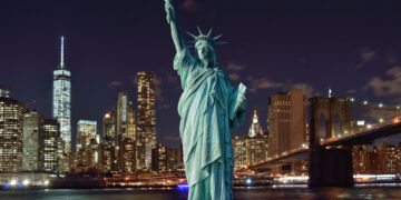 Nueva York propone impuesto a segundas residencias y abre frente legal en el mercado de lujo