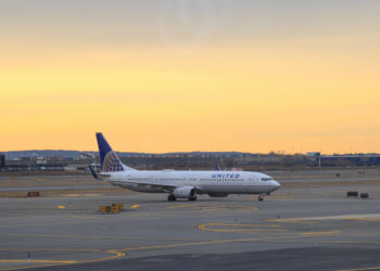 United Airlines ajusta previsiones por combustible caro, pero mantiene fortaleza en la demanda