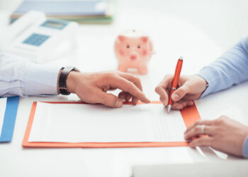 Abrir una cuenta bancaria en Estados Unidos no debería ser tan difícil para los inmigrantes