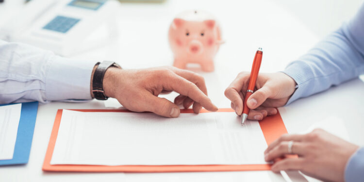 Abrir una cuenta bancaria en Estados Unidos no debería ser tan difícil para los inmigrantes