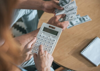 Cómo pensar como un inversionista exitoso: La mentalidad que construye riqueza