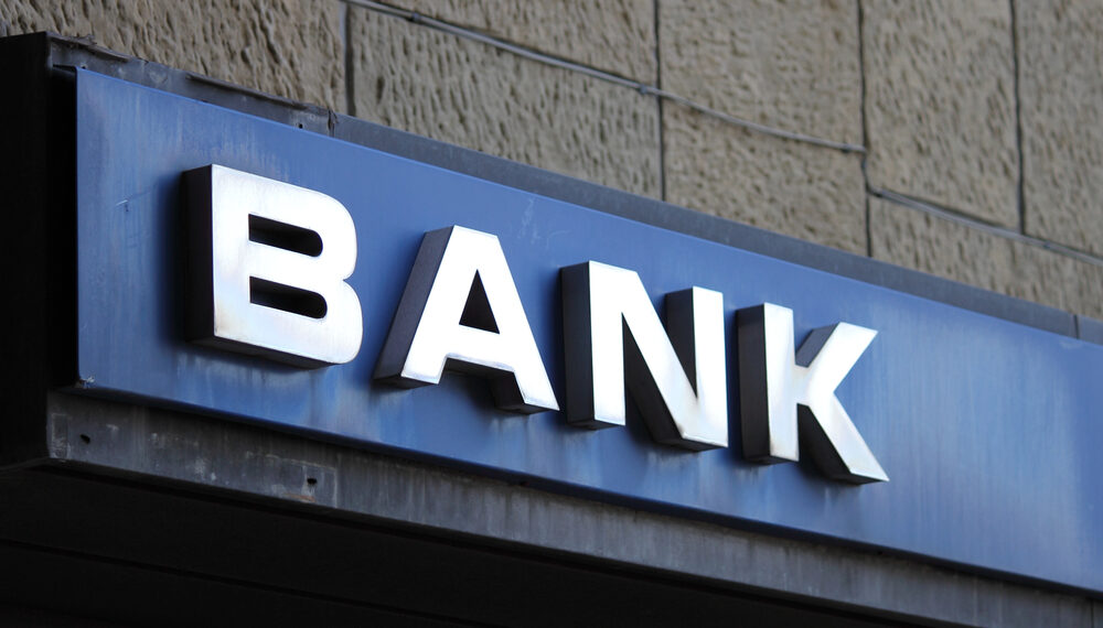 EE.UU. evalúa exigir a bancos verificar ciudadanía de sus clientes