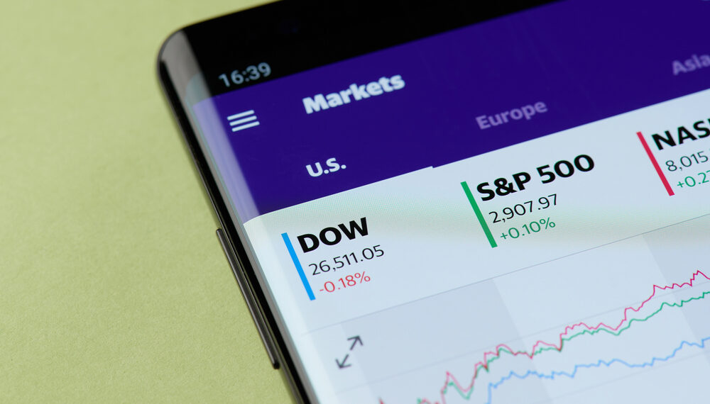 Wall Street cae por tensiones entre EE.UU. e Irán; el Nasdaq finaliza racha de 13 sesiones al alza