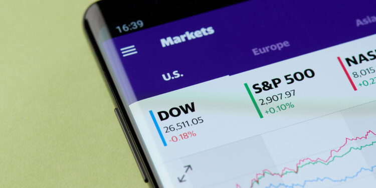 Wall Street cae por tensiones entre EE.UU. e Irán; el Nasdaq finaliza racha de 13 sesiones al alza