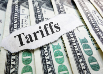 Trump amenaza con imponer aranceles del 50% a naciones que vendan armamento a Irán