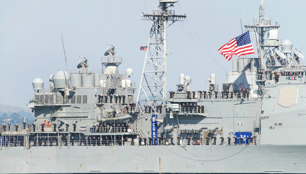 Bloqueo en Ormuz eleva precios del petróleo y amenaza con frenar la economía global